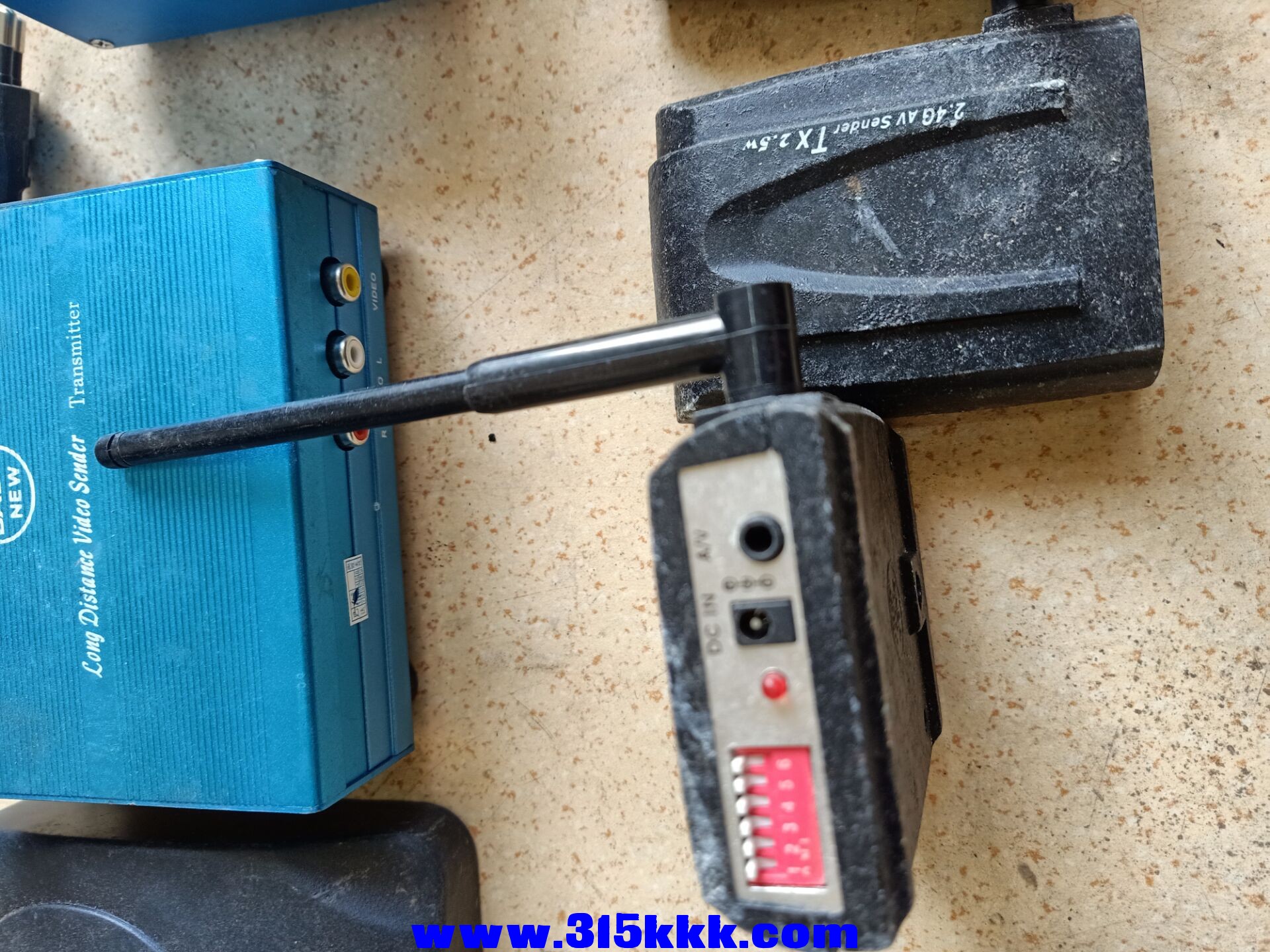 音频接收器，黑色发射器.jpg