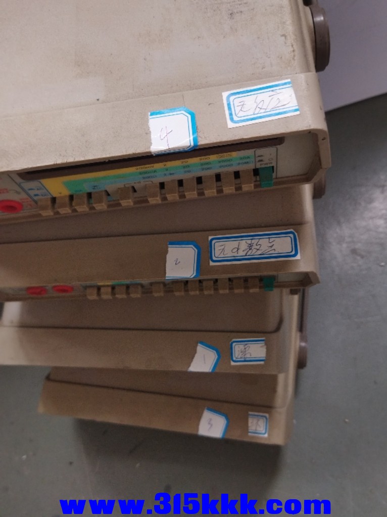 8135万用表.jpg