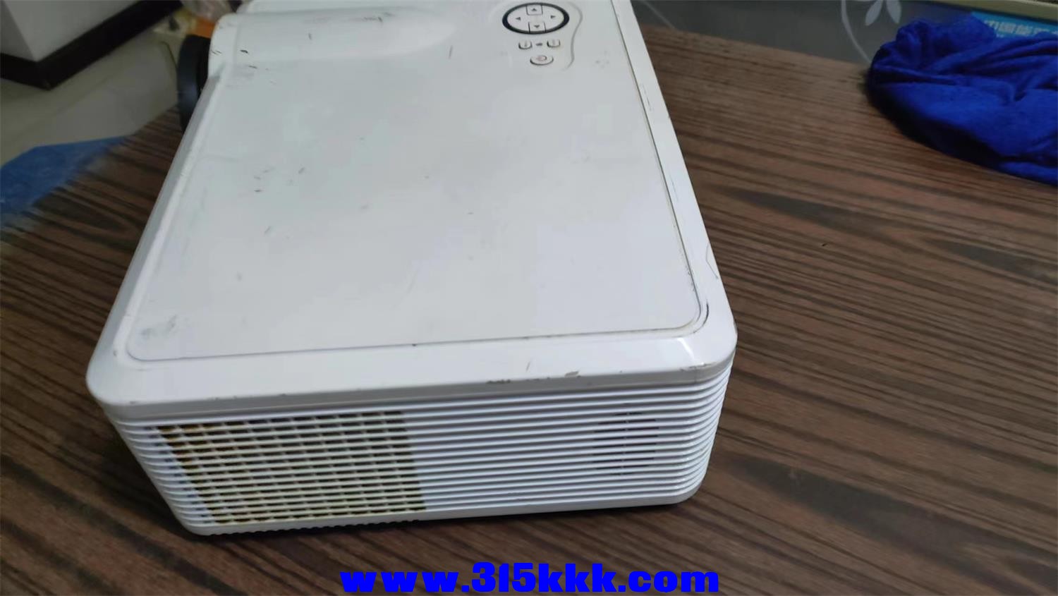 411号亮度不是很亮，AV输入正常，高清无条件试，无其他附件65元包快非偏远。 (5).jpg