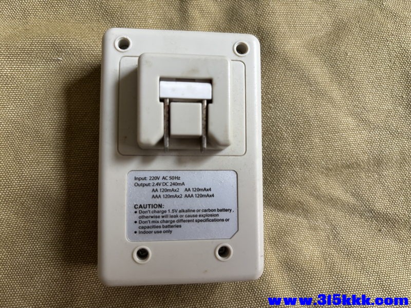 BESTON5号7号电池充电器 02_调整大小.JPG