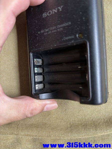 SONY 5号7号电池充电器 02_调整大小.JPG