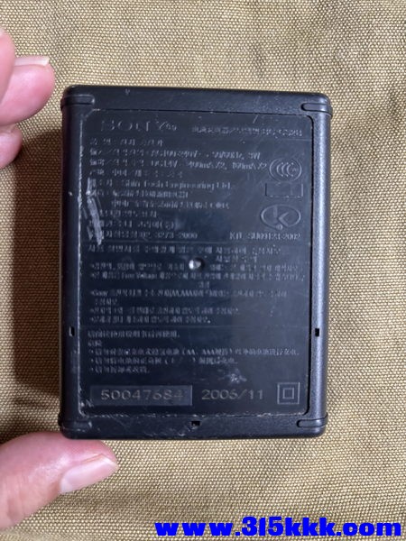 SONY 5号7号电池充电器 04_调整大小.JPG