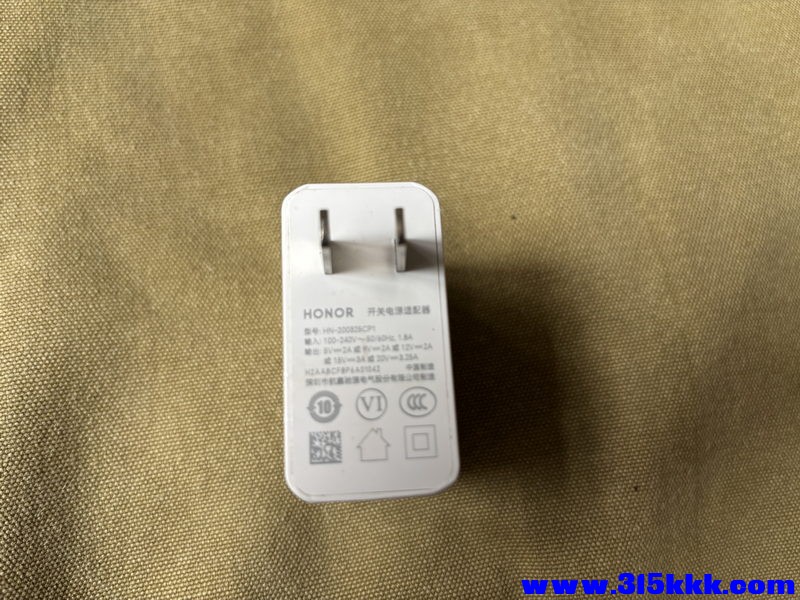 荣耀65W笔记本电脑充电器 01_调整大小.JPG