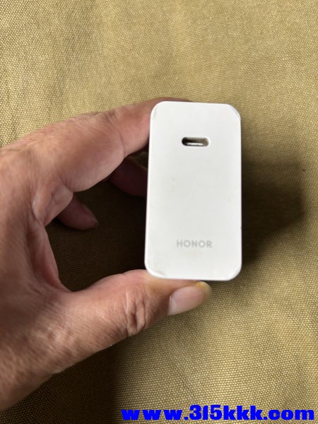 荣耀65W笔记本电脑充电器 03_调整大小.JPG