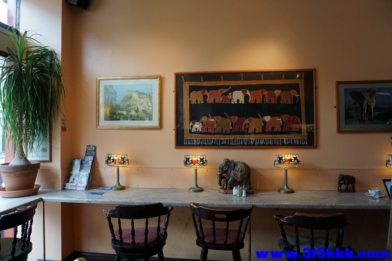 Edinburgh. 大象咖啡馆内“哈里波特”的作者曾经写作的地方.jpg