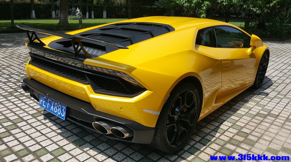 兰博基尼跑车尾部设计不是很酷.jpg